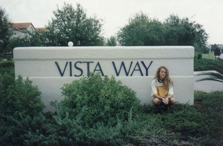 old Vista Way white welcome sign entrance